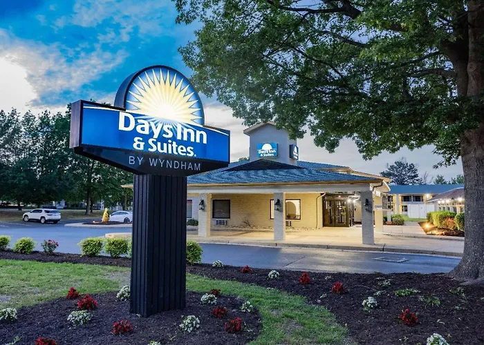 Days Inn & Suites By Wyndham Colonial