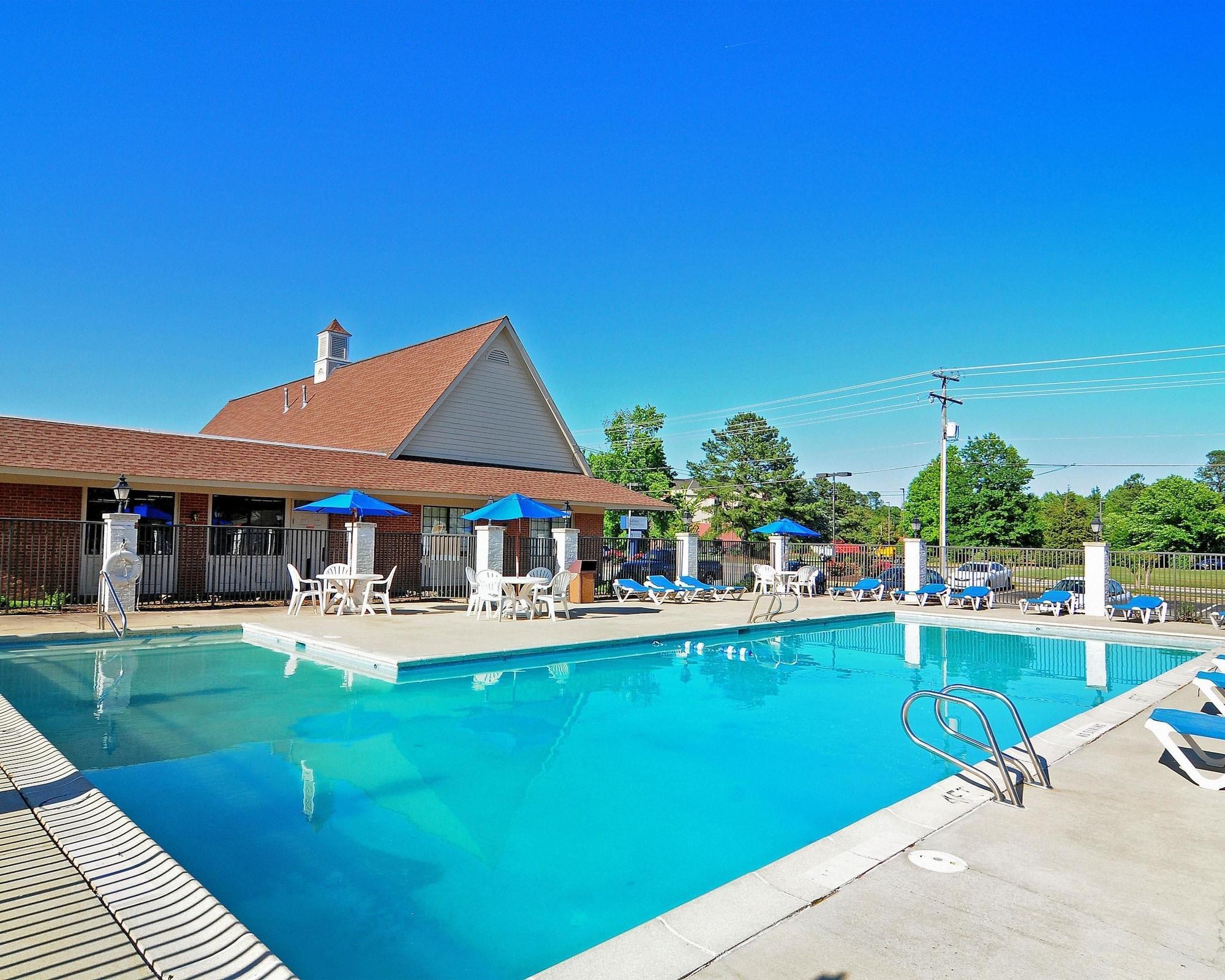Days & By Wyndham Colonial