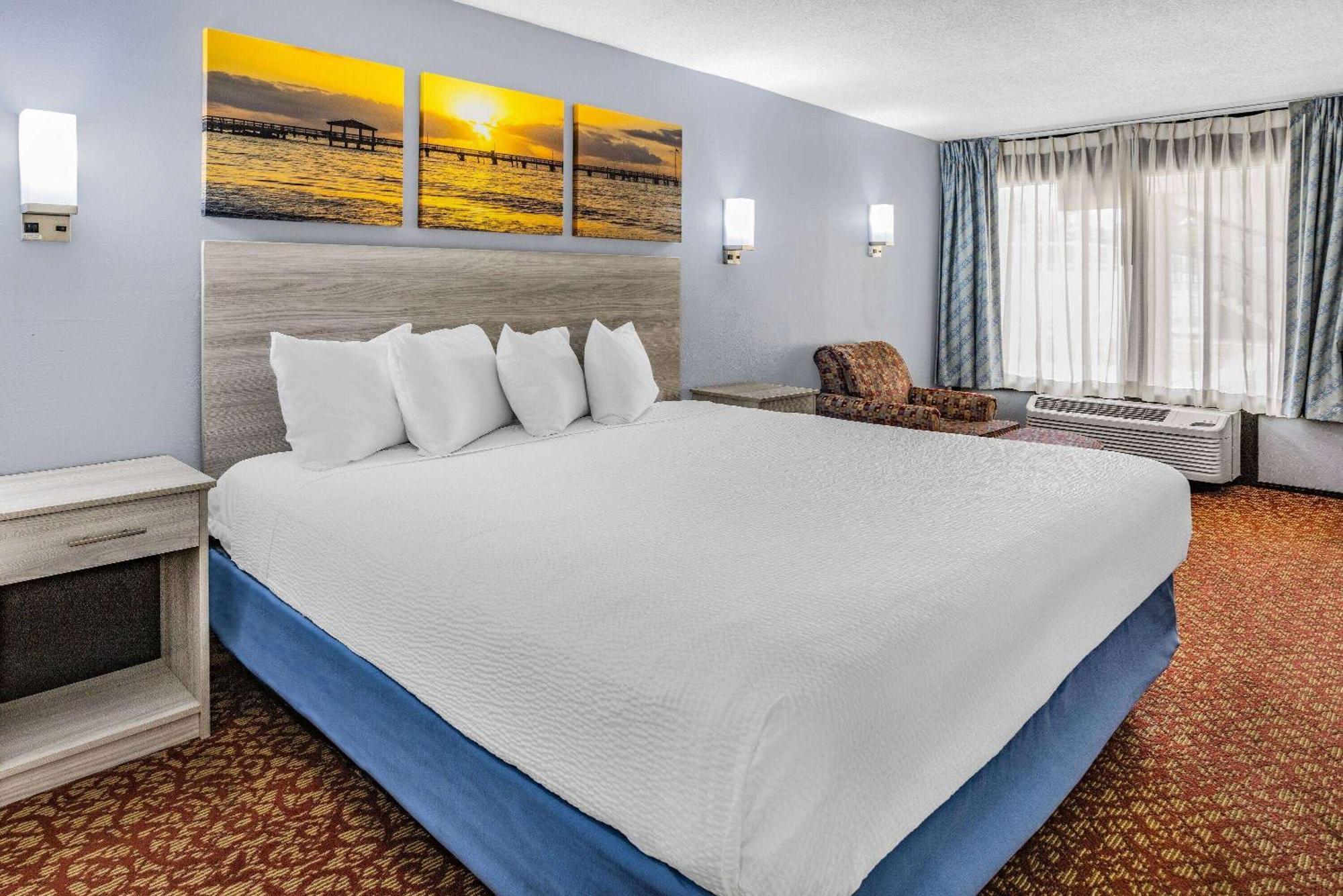 Days & By Wyndham Colonial Hotel
